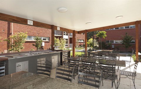 Forrest Hotel & Apartments - Accommodation Newcastle 8