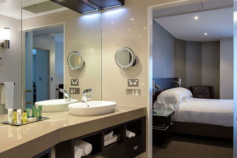 Hilton Darwin - Accommodation Newcastle 6