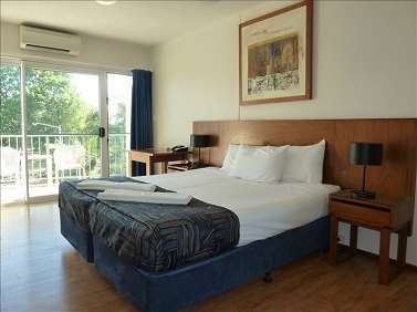Cullen Bay Resorts - Accommodation Newcastle 3