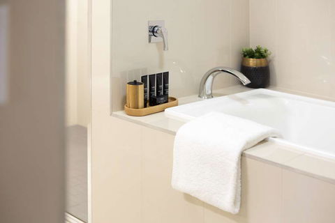 H On Smith Hotel - Accommodation Newcastle 3