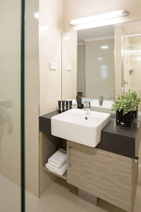 H On Smith Hotel - Accommodation Newcastle 7