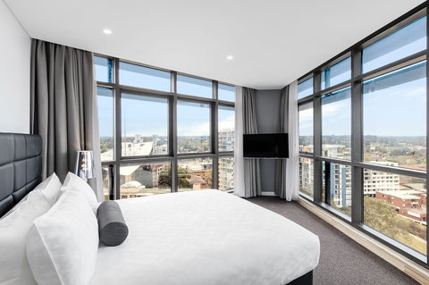 Meriton Suites Church Street, Parramatta - Accommodation Newcastle 3