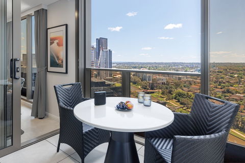 Meriton Suites George St - Accommodation Newcastle 5
