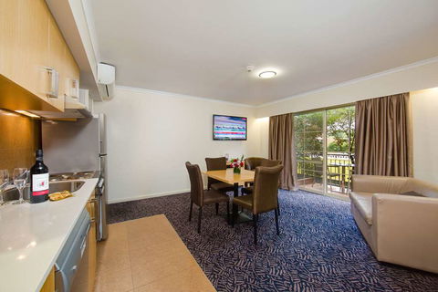 Best Western Plus Hovell Tree Inn - Accommodation Newcastle 2