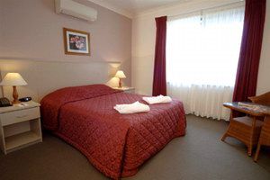 Warners at the Bay Motel - Accommodation Newcastle 2