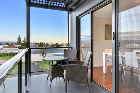 Bellevue On The Lakes - Accommodation Newcastle 1