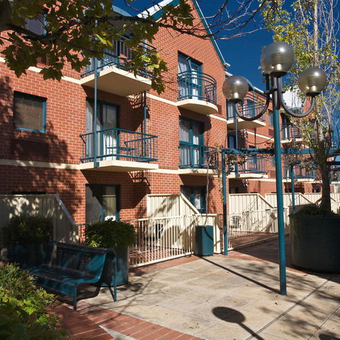 BreakFree Adelaide On Hindley - Accommodation Newcastle 1