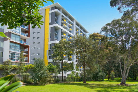 Astra Apartments MacQuarie Park - Accommodation Newcastle 0