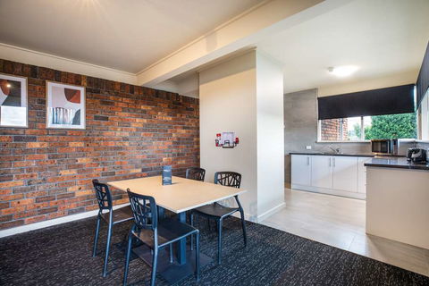 Nightcap At Manhattan Hotel - Accommodation Newcastle 2