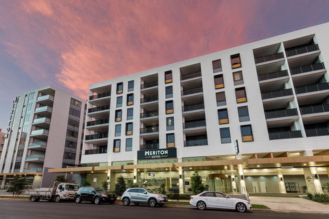 Meriton Suites Sydney Airport - Accommodation Newcastle 1