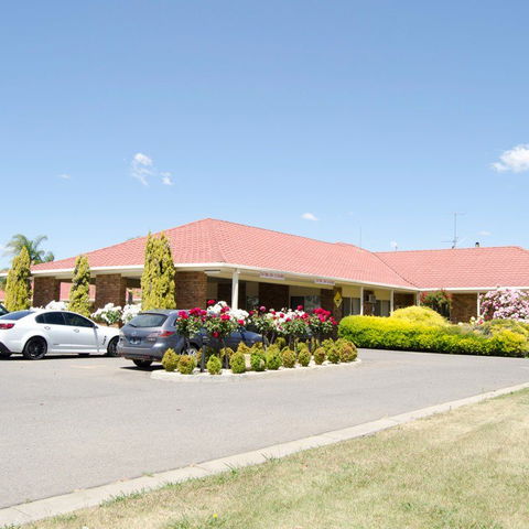 Pines Country Club Motor Inn - Accommodation Newcastle 0