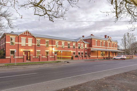 Lake Inn Ballarat - Accommodation Newcastle 1