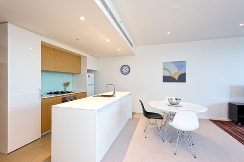 Astra Apartments MacQuarie Park - Accommodation Newcastle 2