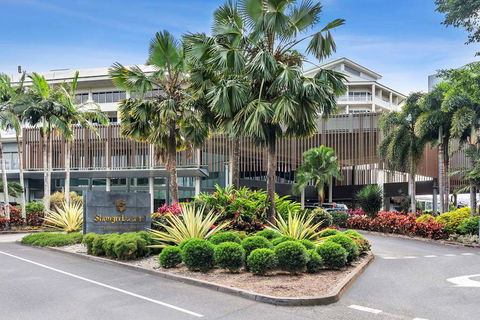 Shangri-La Hotel, The Marina - Accommodation Newcastle 1