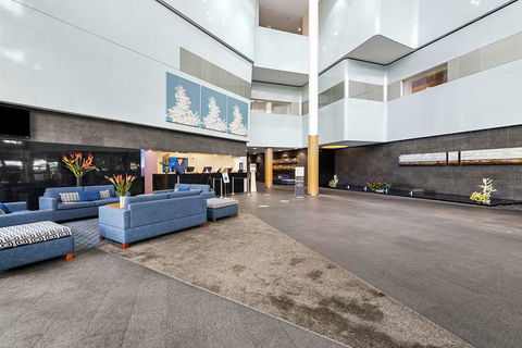 Shangri-La Hotel, The Marina - Accommodation Newcastle 2