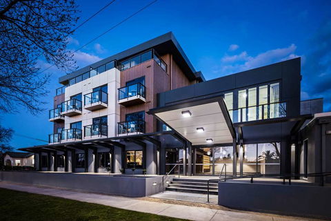Quality Hotel Lakeside - Accommodation Newcastle 0