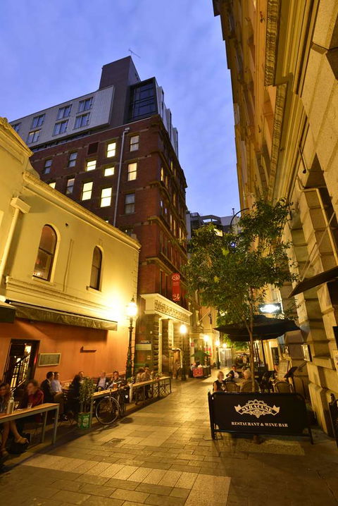 Metro Apartments On Bank Place - Accommodation Newcastle 1