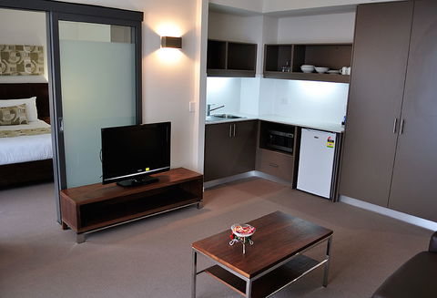 Quality Suites Fremantle - Accommodation Newcastle 2