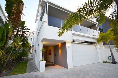 Alex Beach House - Accommodation Newcastle 0
