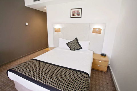 Golden Pebble Hotel - Accommodation Newcastle 2