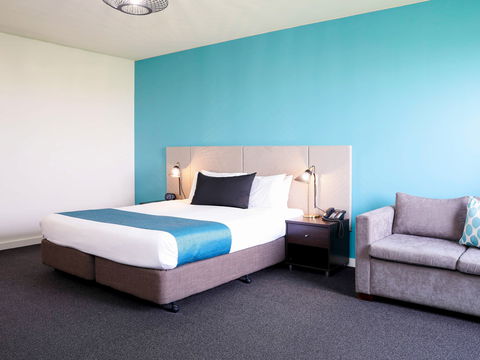 Mantra Melbourne Melton - Accommodation Newcastle 2