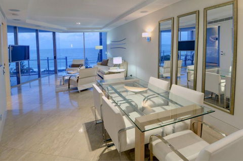 Oceans Mooloolaba - Accommodation Newcastle 2