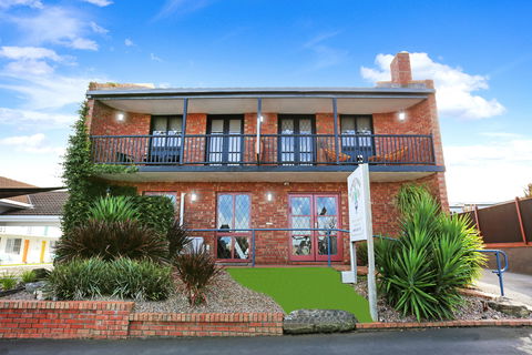 Tudor Motor Inn - Accommodation Newcastle 0