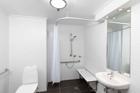 Rydges Capital Hill - Accommodation Newcastle 2