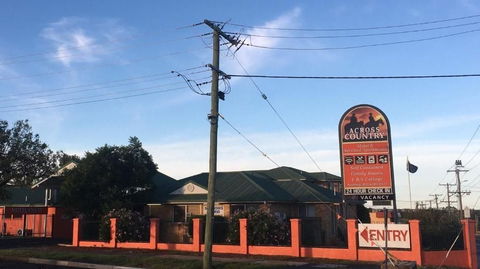 Across Country Motel & Svcd Apts - Accommodation Newcastle 0
