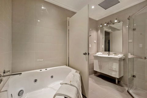 Best Western Plus The Buckingham Inn - Accommodation Newcastle 3