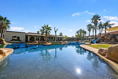 Quality Siesta Resort - Accommodation Newcastle 6