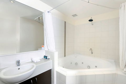 Assured Ascot Quays Apartment Hotel - Accommodation Newcastle 7