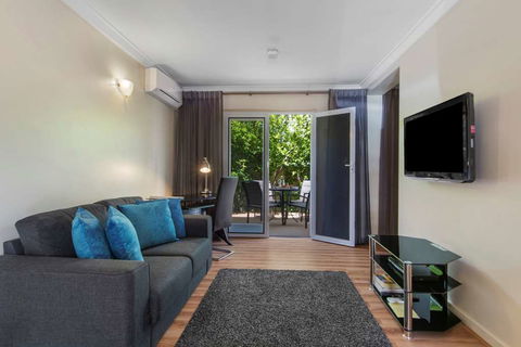 The Peninsula Riverside Apartments - Accommodation Newcastle 3