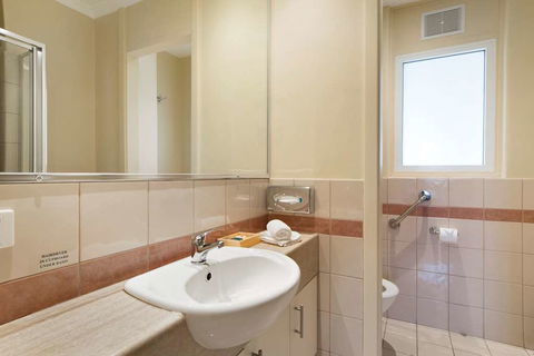The Peninsula Riverside Apartments - Accommodation Newcastle 6