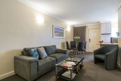 The Peninsula Riverside Apartments - Accommodation Newcastle 7