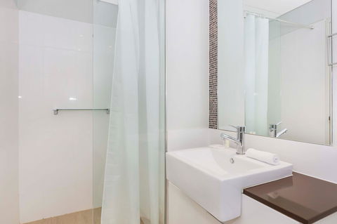 Astra Apartments Perth - Accommodation Newcastle 4