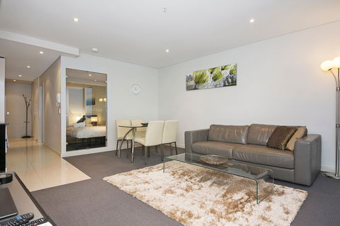 Astra Apartments Perth - Accommodation Newcastle 6