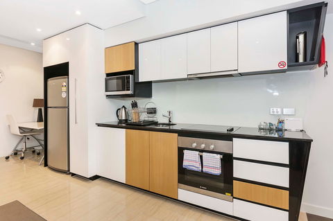 Astra Apartments Perth - Accommodation Newcastle 16