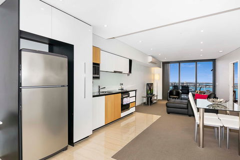 Astra Apartments Perth - Accommodation Newcastle 17