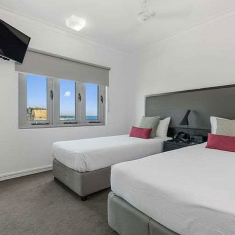 H On Mitchell Apartment Hotel - Accommodation Newcastle 4