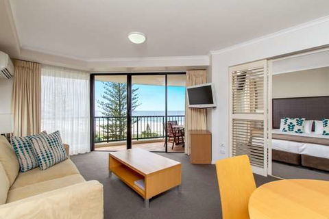 Mantra Coolangatta Beach - Accommodation Newcastle 2