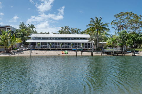 Caribbean Noosa - Accommodation Newcastle 0