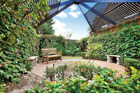 Best Western Plus The Buckingham Inn - Accommodation Newcastle 0