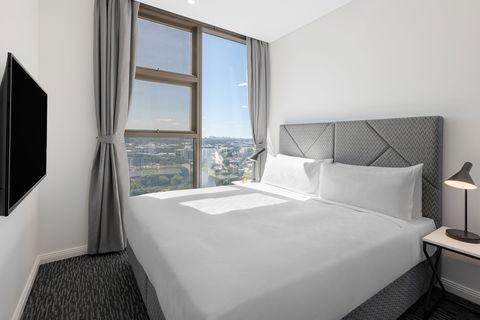 Meriton Suites George St - Accommodation Newcastle 1