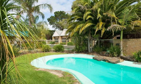 Tropicana Motor Inn - Accommodation Newcastle 0
