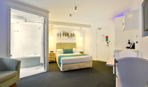 Atlantic Tower Motor Inn - Accommodation Newcastle 2