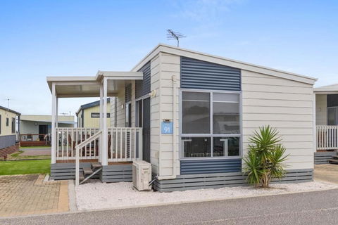 Discovery Parks Adelaide Beachfront - Accommodation Newcastle 2