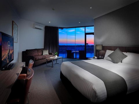 The Lakes Resort Hotel - Accommodation Newcastle 2