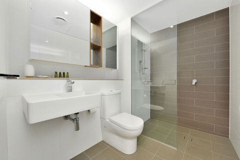 Astra Apartments MacQuarie Park - Accommodation Newcastle 1