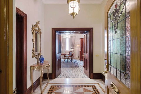 The Hotel Windsor - Accommodation Newcastle 1